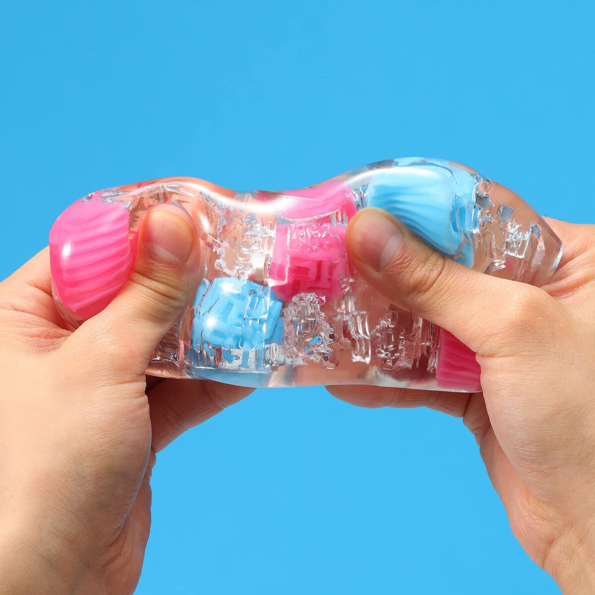 Masturbador Tenga, diseño ergonómico con múltiples modos de vibración, impermeable y compatible con lubricantes a base de agua.